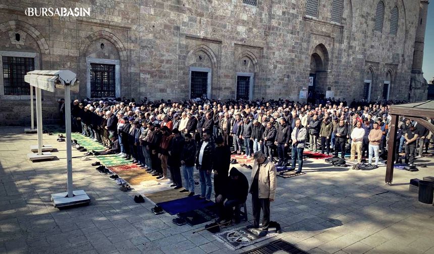 Bursa’da Ramazan’ın İlk Cumasında Ulu Cami Doldu