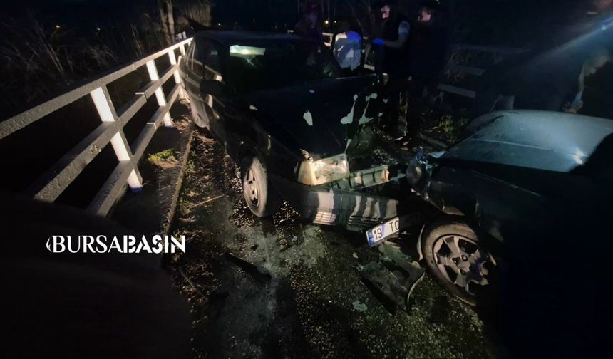 İnegöl’de kafa kafaya kaza: 3 yaralı