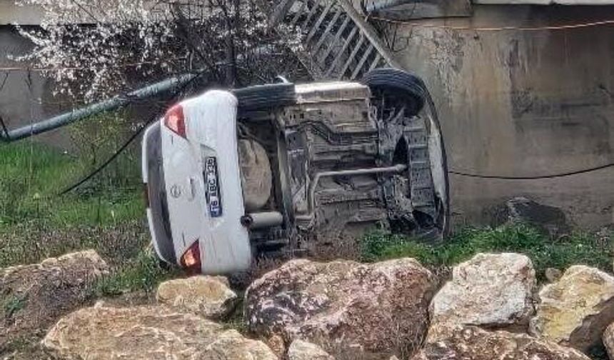 İnegöl’de Araç Dereye Uçtu: Sürücü Yaralı