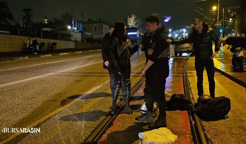 Bursa’da Su Birikintisi Sandı Çukura Düştü