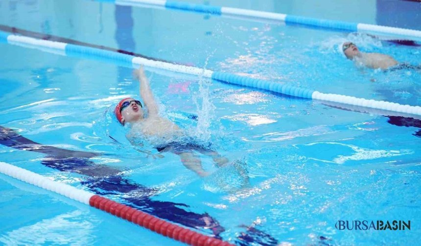 Osmangazi’de yüzme şenliğinde bayram coşkusu