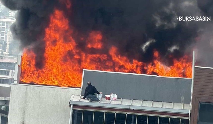 Bursa’da Çatı Yangını Paniği: 2 İşçi Son Anda Kurtarıldı
