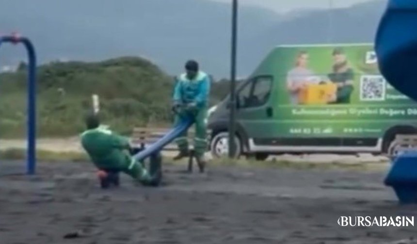 Bursa’da Temizlik İşçilerinden Gülümseten Mola