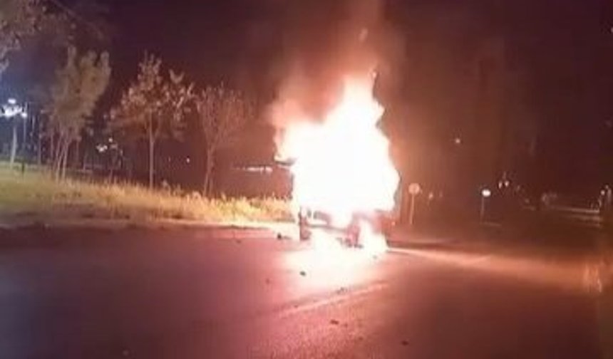 Bursa’da Park Halindeki Araç Küle Döndü