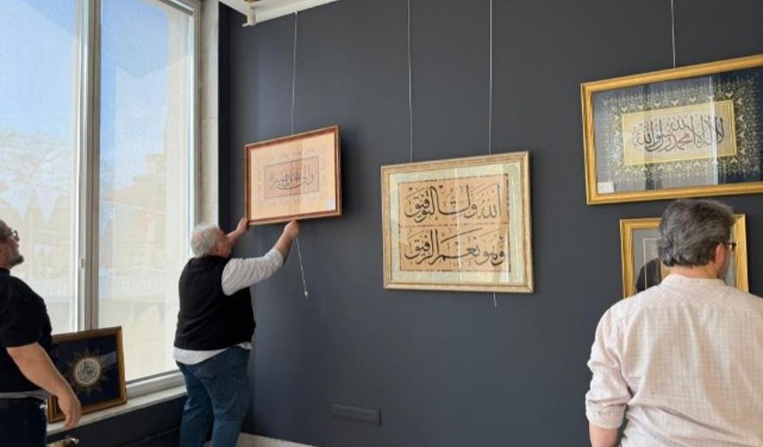 Bursa’da Hat Sanatı Sergisi! 55 Eser Ziyarete Açıldı
