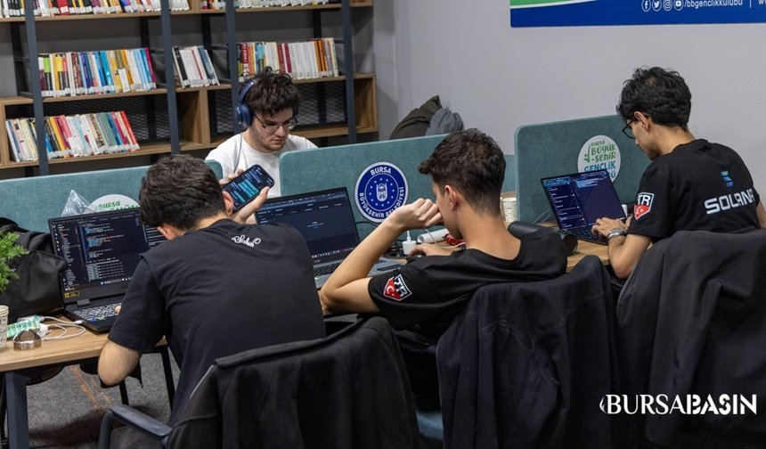 Bursa’da Gençler Yapay Zeka İçin Yarıştı