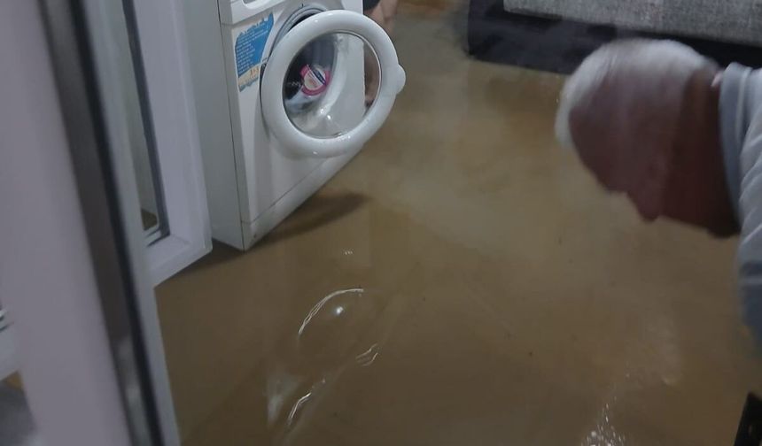 İnegöl’de Sağanak Alarmı: Evleri ve Sokakları Su Bastı
