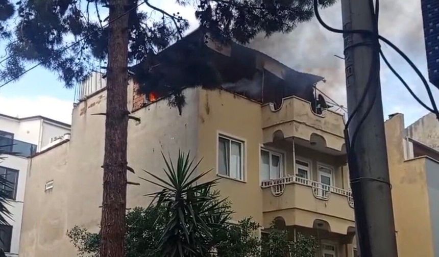 Osmangazi’de Çatı Yangını Mahalleliyi Sokağa Döktü
