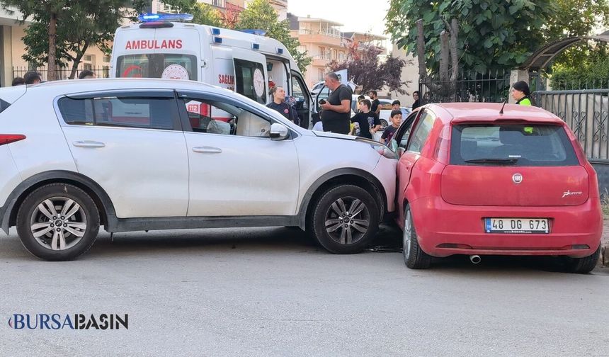 İnegöl’de Kavşakta Feci Kaza: 4 Kişi Yaralandı