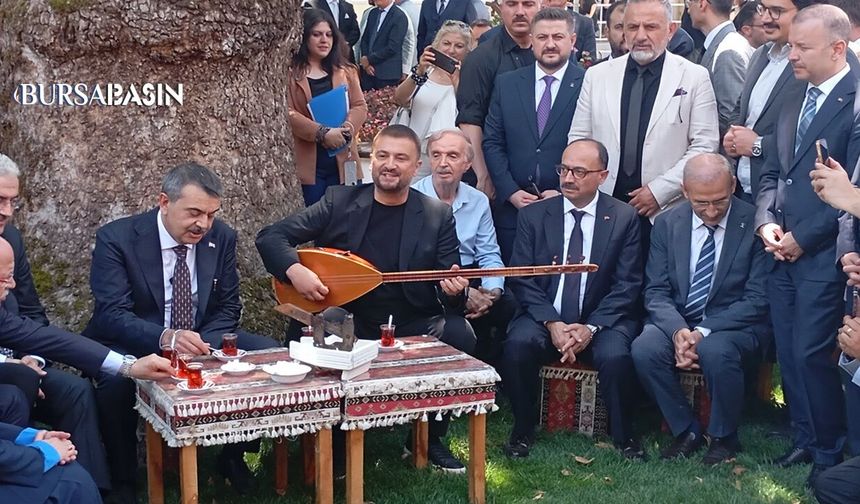 Bakan Tekin Bursa’da Türkü Söyleyip Peynir Tattı
