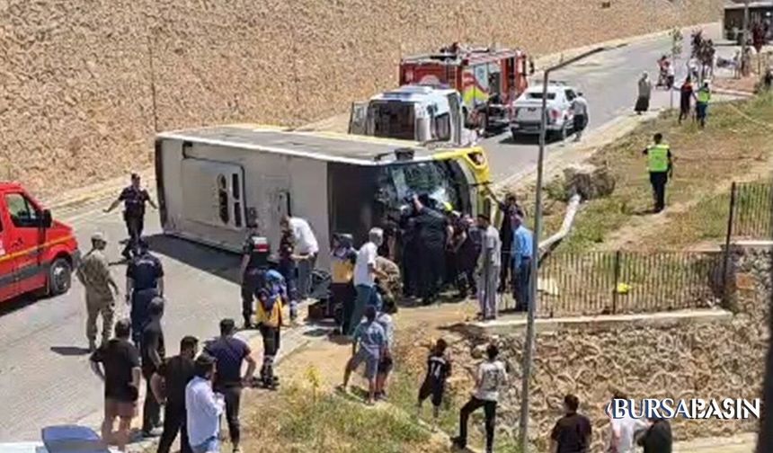 İnegöl’de Halk Otobüsü Devrildi: Sürücü Yaralandı