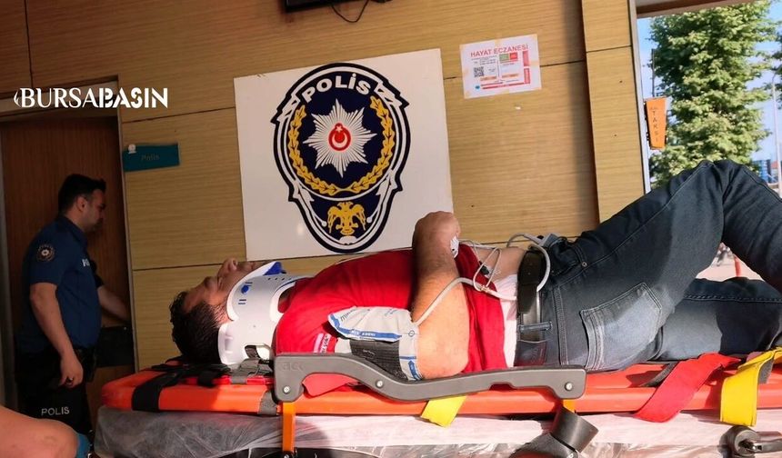 İnegöl'de Fenalaşan Motosikletli Park Halindeki Araca Çarptı