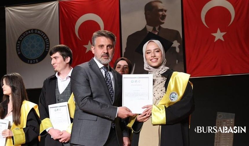 BUÜ'de mimarlık mezunlarına anlamlı mezuniyet töreni
