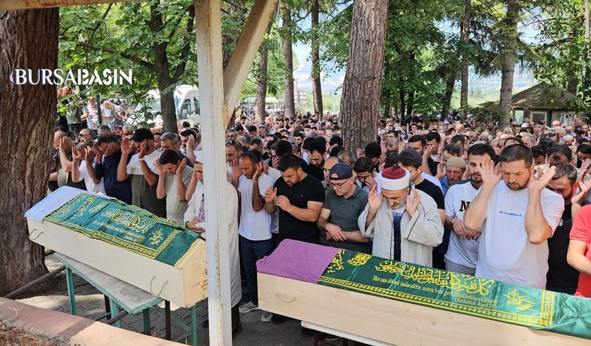 Kazada Ölen Genç Çift Yan Yana Toprağa Verildi