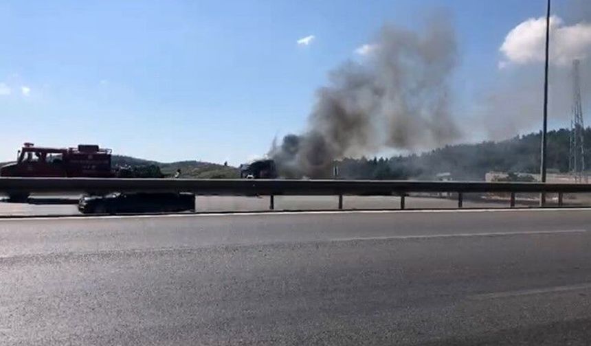 Gemlik'te Seyir Halindeki Tır Alevlere Teslim Oldu