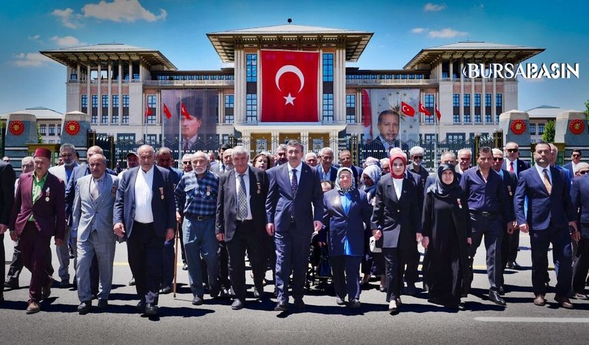 Cevdet Yılmaz'dan 15 Temmuz Şehitler Anıtı'na ziyaret