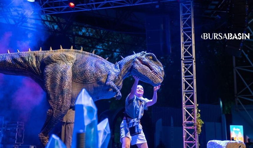 Bursa Festivali'nde Çocuklara Dinozor Sürprizi