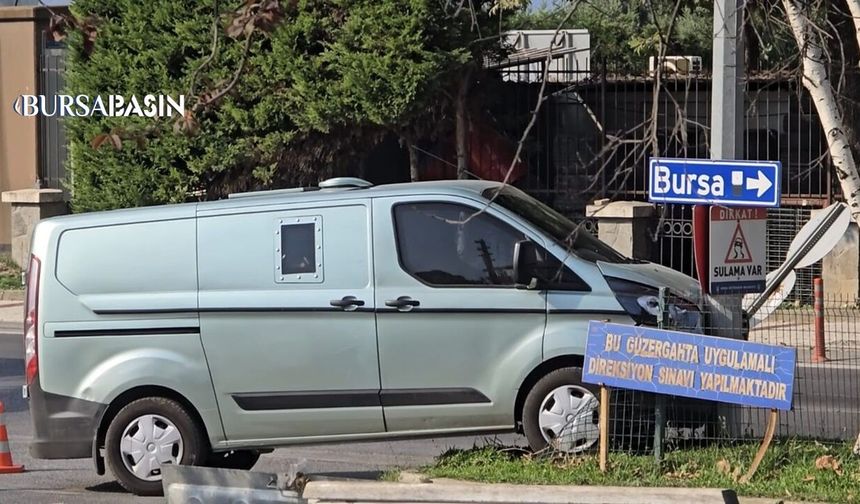 Mudanya’da Zırhlı Banka Aracı Direğe Çarptı