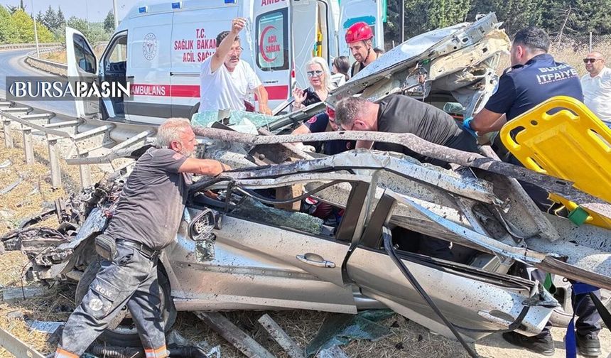 Bursa’da Otomobil Bariyere Saplandı: 2 Yaralı