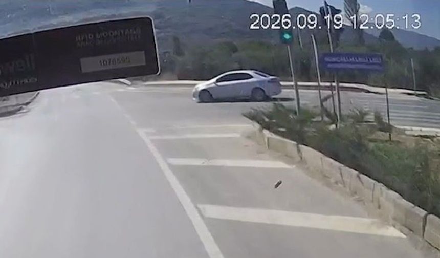 Gemlik’te faciadan dönüldü! Kaza kamerada