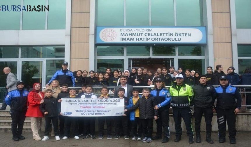Bursa'da Polisten 250 Öğrenciye Tiyatro Sürprizi
