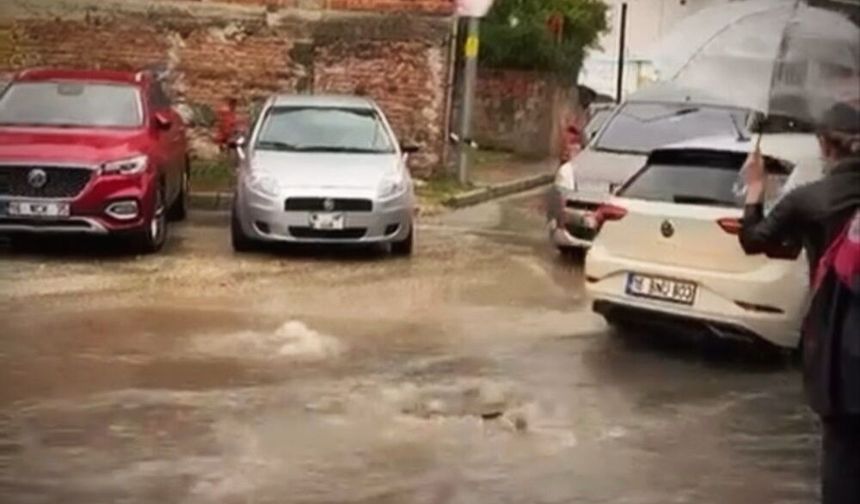Bursa’da sağanak alarmı! Pazar yerleri göle döndü