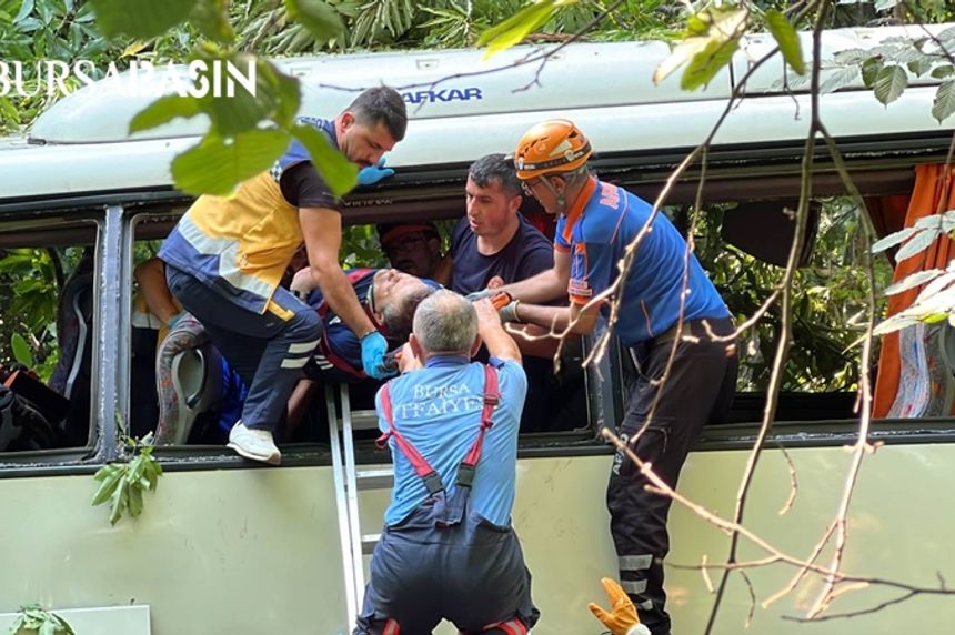 Bursa'da tur otobüsü devrildi! 3 Ölü 37 Yaralı